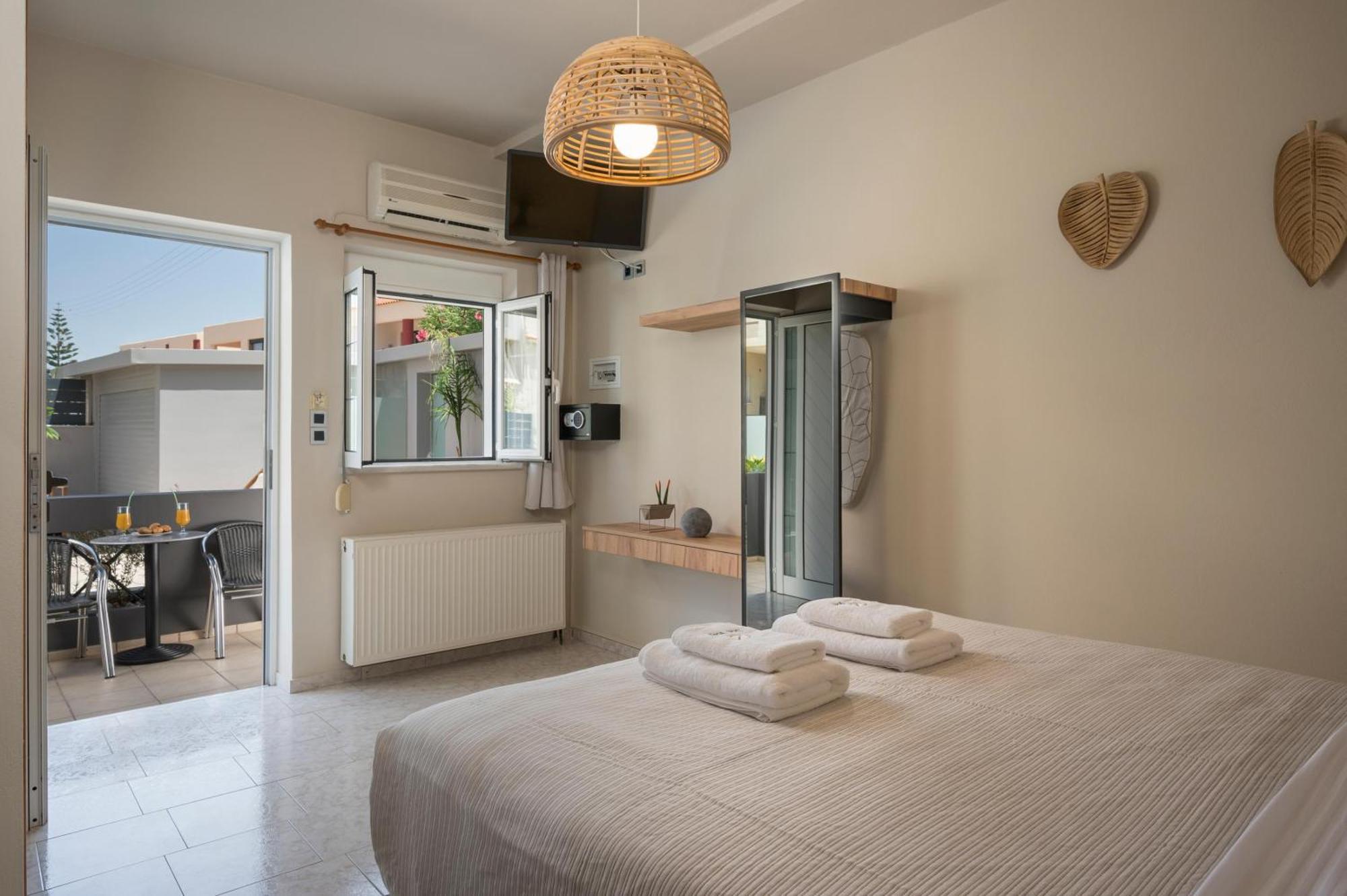 Sun Ray Luxury Apartments Agia Marina Zimmer foto