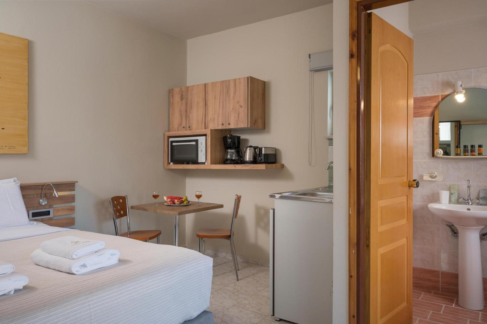 Sun Ray Luxury Apartments Agia Marina Zimmer foto
