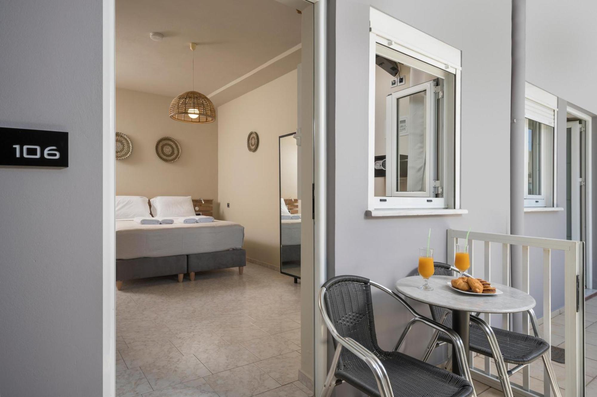 Sun Ray Luxury Apartments Agia Marina Zimmer foto