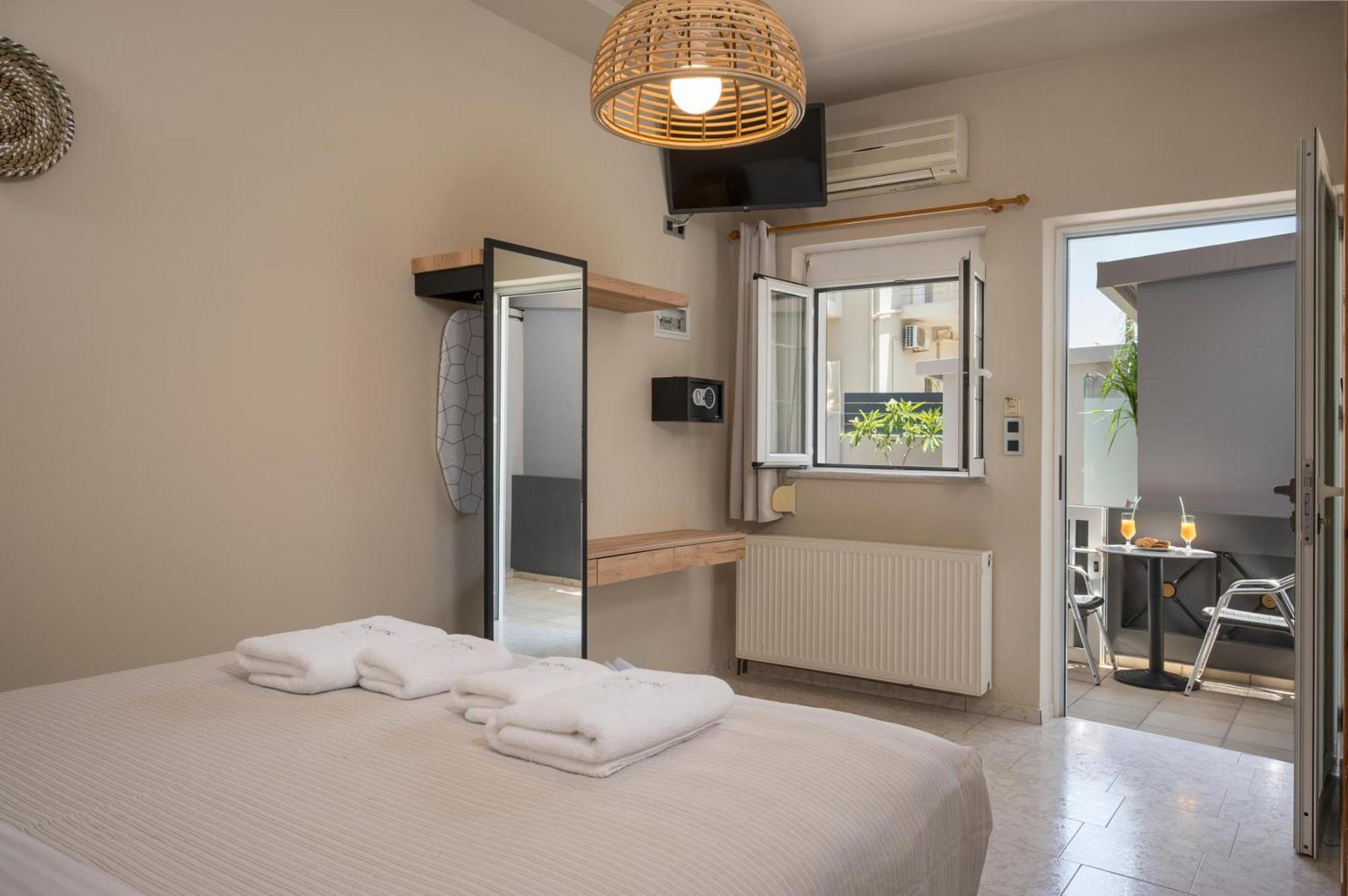 Sun Ray Luxury Apartments Agia Marina Zimmer foto