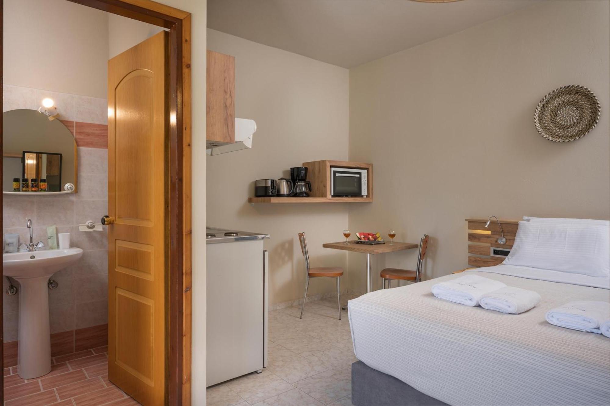 Sun Ray Luxury Apartments Agia Marina Zimmer foto