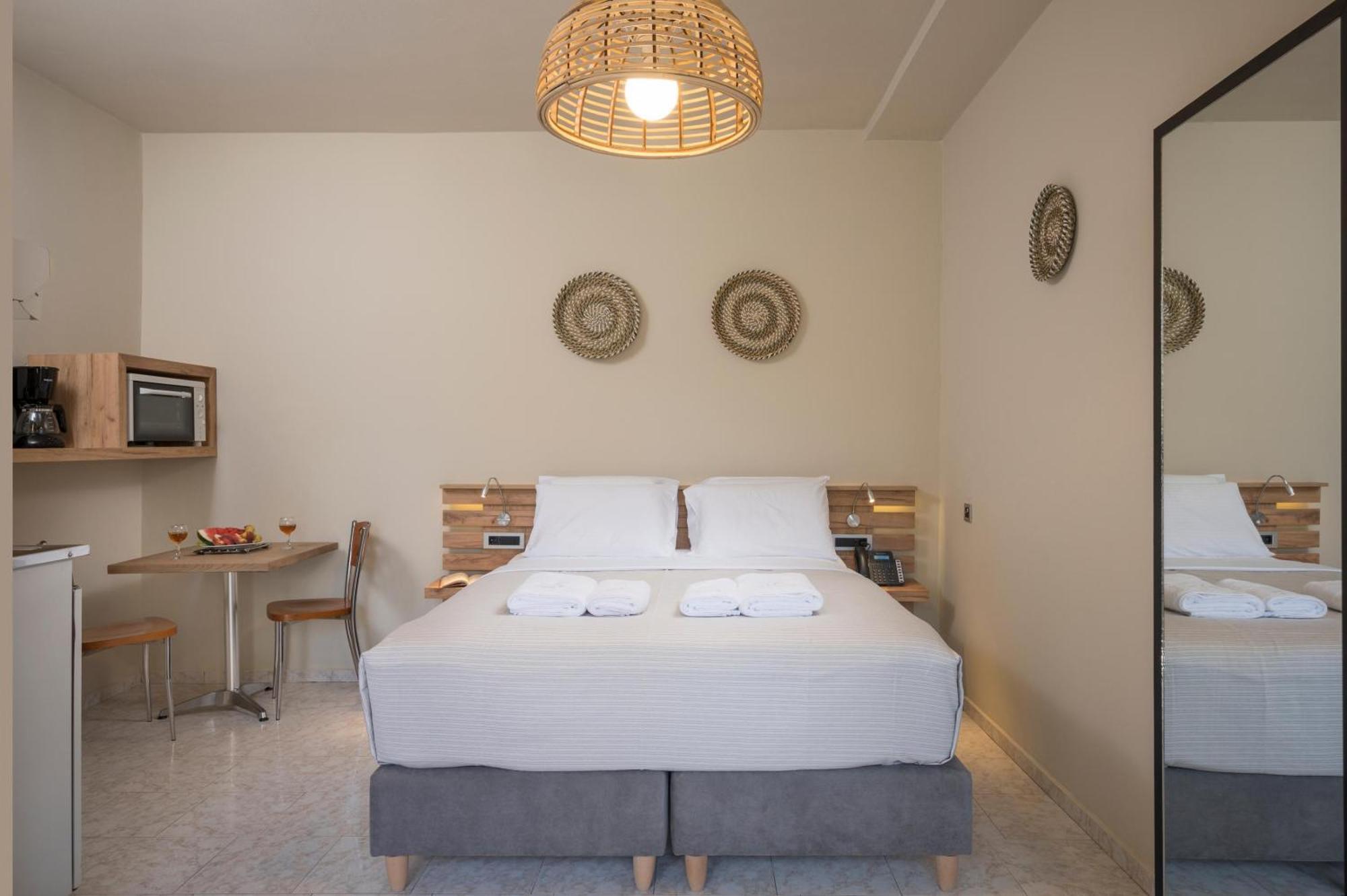 Sun Ray Luxury Apartments Agia Marina Zimmer foto
